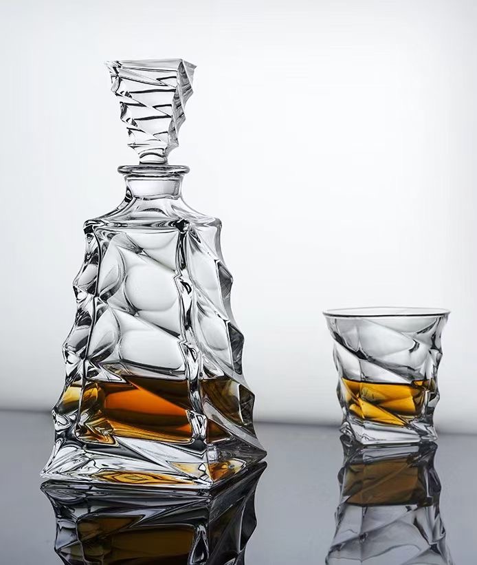 1/6 Wholesale classical crystal luxury whiskey decanter glasses 6 whiskey bar set