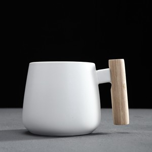 Tasse en céramique mate avec couvercle et poignée en bois et cuillère spécifique tasse à thé et lait <span class=keywords><strong>noir</strong></span> blanc tasse nordique Logo <span class=keywords><strong>personnalisé</strong></span> - Product Image 1