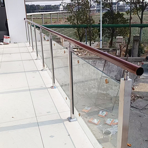 <span class=keywords><strong>Balustrade</strong></span> moderne en acier inoxydable sans cadre avec base en verre à faible teneur en <span class=keywords><strong>fer</strong></span> pour balcon d'hôtel et <span class=keywords><strong>terrasse</strong></span> sur le toit - Product Image 1