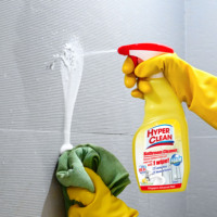 Hyperclean 550ml Nettoyant Salle de Bain Parfum Citron en Spray Mousse Décontaminante Aquatique pour Carrelage, Verre, Douche, Désodorisant et Détachant