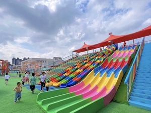 Prix direct d'usine, fabricant professionnel, glissière commerciale en plastique d'arc-en-ciel de parc d'attractions extérieur. Pas encore d'<span class=keywords><strong>avis</strong></span>. - Product Image 3