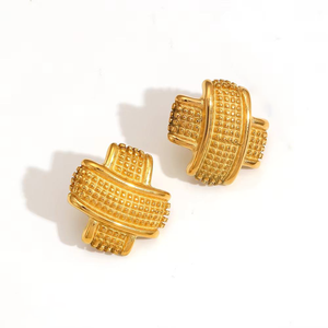 Pendientes geométricos de oro de 18k de diseño de alta gama, pendientes de tuerca modernos y minimalistas. - Product Image 6