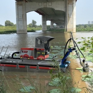 Véhicule amphibie de nettoyage de boues à bras télescopique, moteur diesel, capacité 130 m³/h pour la gestion des déchets industriels en lagune - Product Image 4