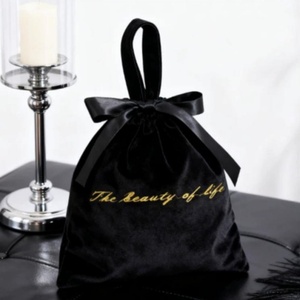 High-quality Eco-Friendly Durable Velvet Fabric <b>Small</b> Plush Bag Drawstring Closure Jewelry Pouch Decorative Collectible <b>Gift</b> <b>Box</b> - Product Image 2