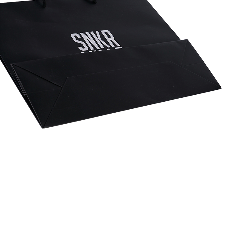 Hot shopping boutique paper bag mini clothes party black luxury gift custom logo paper bag with handle