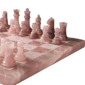 Jeu d'échecs en pierre de quartz rose fait à la main avec des pièces en résine moderne artisanale, jeu de luxe pour adultes, pierre précieuse rose, cadeau écologique pour lui - Product Image 2