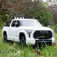 Modelo de Camioneta de Aleación Fundida a Presión a Escala 1/24 con Seis Puertas Abatibles, Luz, Sonido, Suspensión en las Cuatro Ruedas y Dirección