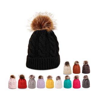 <span class=keywords><strong>Bonnet</strong></span> tricoté tressé brodé en 3D pour femmes avec pompon couleur unie multicolore disponible - Product Image 2
