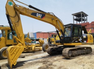 Excavatrice hydraulique Caterpillar 320D d'occasion puissante, 136 kW, 20 tonnes, avec moteur, boîte de vitesses et pompe pour travaux agricoles - Product Image 3