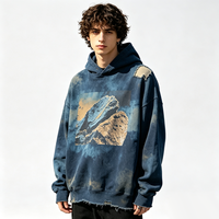 Sweat-shirt à capuche oversize vintage tie-dye avec impression DTG Kornit paysage montagneux, détails patchwork et effet vieilli, style streetwear