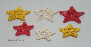 Décor à la maison de style ferme d'étoiles de rotin rouge artisanal pour la décoration d'arbre, de mur ou de vacances saisonnières - Product Image 3