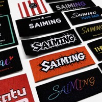 Étiquettes tissées pliées sur mesure en gros à faible MOQ, style SAIMING, étiquette de marque pliable pour vêtements, t-shirts, jeans, sacs