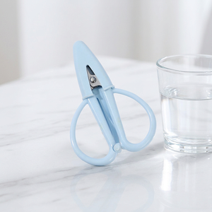 Ciseaux de broderie multi-usages en acier inoxydable, manche en plastique couleur personnalisée, ciseaux de beauté, outil de coupe à bord lisse, vente en gros - Product Image 4