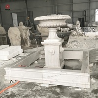 Fuente de Mármol Blanco Cuadrada de Tamaño Personalizable con Estatua de Cabeza de León de Bronce