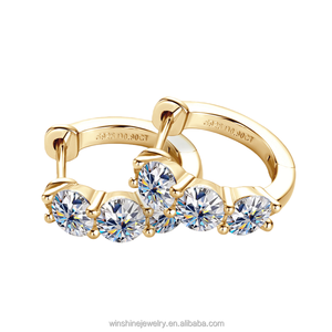 Pendientes de Aro Finos con Diamantes de Moissanita, Plata de Ley 925, Pendientes de Moissanita de 4 mm, Chapado en Oro de 14K - Product Image 3