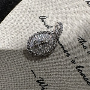 Pendentif ovale sculpté vintage français rétro élégant, en argent sterling S925, avec matériau en or rose platine - Product Image 4