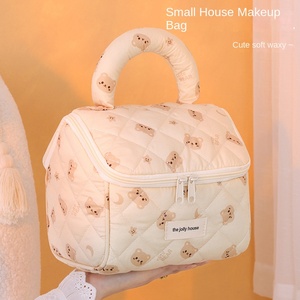 Bolsa de almacenamiento de cosméticos portátil de gran capacidad, bolsa de lavado de poliéster de moda con oso bonito, cierre de cremallera, bolsa de maquillaje amigable para viajes - Product Image 3