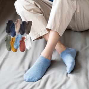 Chaussettes bateau invisibles en coton pour hommes, couleur unie, respirantes, absorbant la transpiration, anti-chute, décontractées, vente en gros pour l'été - Product Image 1