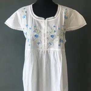 Camisón de algodón blanco para mujer