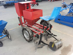 Planteuse de pommes de terre tractée par un tracteur, adaptée aux tracteurs de moyenne puissance, pour <span class=keywords><strong>le</strong></span> creusement de fossés, <span class=keywords><strong>le</strong></span> semis et la fertilisation des cultures tubulaires comme les pommes de terre. - Product Image 3