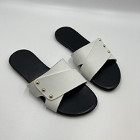 Sandales rétro à rivets et brides croisées, style décontracté, à semelle plate, polyvalentes pour l'extérieur, mode estivale, chaussures une pièce pour enfants