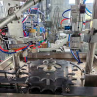 Machines de remplissage d'aérosols pour extincteurs à pulvérisation automatique à grande vitesse pour mousse de pulvérisation