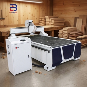 Máquina CNC de grabado 3D para puertas de gabinetes de fábrica de muebles, router CNC 1325 de alta precisión con husillo de <span class=keywords><strong>4</strong></span>.5kW para madera - Product Image 1