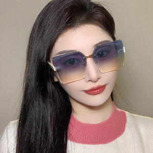 Lunettes de soleil sans monture style TikTok pour femmes, bords biseautés, verres dégradés, protection UV400, monture rose - Product Image 1