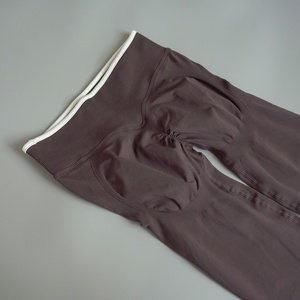 Nuovi <span class=keywords><strong>Set</strong></span> Yoga da 4 Pezzi alla Moda 2025, Abbigliamento Sportivo Senza Cuciture Personalizzato <span class=keywords><strong>per</strong></span> <span class=keywords><strong>Palestra</strong></span> e Fitness Femminile - Product Image 3