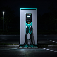 Borne de recharge rapide DC extérieure, unité de chargeur EV à double prise avec écran tactile et arrêt d'urgence, utilisation conviviale