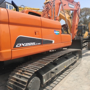 Excavatrice sur chenilles Doosan DX225LC-9C d'occasion, précise et efficace, 22 tonnes, hydraulique, peinture d'origine, pour la construction - Product Image 1