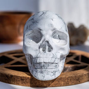Pietra preziosa naturale all'ingrosso Reiki decorazione di Halloween lucidata intagliata a mano Howlite Crystal Hollow Skulls Healing Stones - Product Image 1