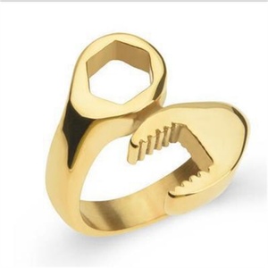 Anillo de Acero Inoxidable con Diseño Único de Llave Mecánica, Chapado en Oro de 18K, Estilo Biker, Joyería de Alta Calidad - Product Image 1