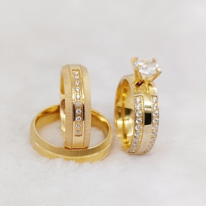 Anelli Nuziali Classici in Acciaio Inossidabile Placcato <span class=keywords><strong>Oro</strong></span> 24K, Set Unico da 3 Pezzi per Uomo e Donna, Anello di Fidanzamento e Coppia - Product Image 3
