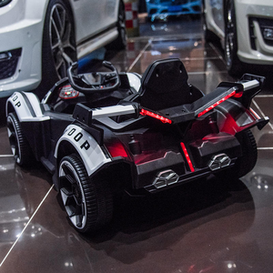 Auto Elettrica Giocattolo per Bambini Unisex in Plastica con Batteria, per Uso Esterno, Design con Ruote Motrici - Product Image 5