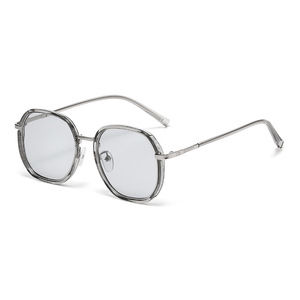 <span class=keywords><strong>Lunettes</strong></span> de soleil de luxe unisexes polarisées UV400 avec logo personnalisé, monture ronde tendance 2026 style vintage - Product Image 4