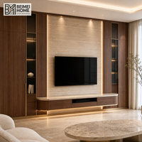 Meuble TV mural moderne de luxe léger en bois massif avec rangement en noyer chaud, panneau multimédia en travertin et finition champagne pour villa
