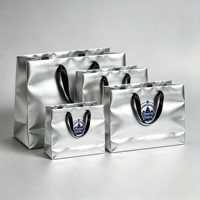 Tas Kertas Laminasi Embos Foil Emas Mewah Custom, Logo, Ukuran Besar Sedang, Putih, Kokoh, untuk Toko Pakaian, Tas Belanja