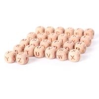 Personnalisé 10MM 12MM Laser Gravé Dés Bois Couleur Hêtre Carré Cube En Bois Anglais Alphabet Lettre Perles Avec Trou