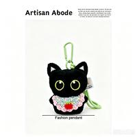 Breloque de sac en peluche chaton noir esthétique, porte-clés chat Kawaii, accessoires de sac à dos mignons pour filles avec tenue fraise tricotée