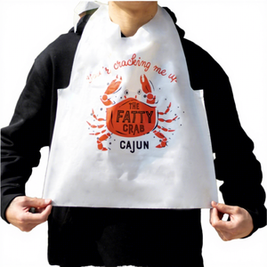 Personalizado desechable HDPE respetuoso con el medio ambiente Durable impermeable cangrejo <span class=keywords><strong>delantal</strong></span> Baberos adultos mariscos babero Kit con logotipo personalizado para restaurantes - Product Image 1