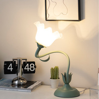 Lampe de bureau LED créative de style américain à motif floral blanc, design épuré, veilleuse pour table de chevet, salon et gîte, alimentation CA