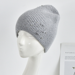 Berretto a maglia in lana d'angora invernale all'ingrosso della fabbrica berretto personalizzato con strass con diversi colori - Product Image 1