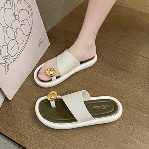 Dép xỏ ngón thời trang ba màu đế bằng đi biển mùa hè mới nhẹ nhàng thoải mái và đa năng năm 2024 - Product Image 3