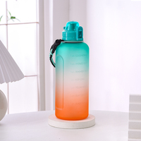 Bouteille d'eau en plastique de 2 L de haute qualité, grande capacité, dégradé ombré, minimaliste, avec infuseur à thé, bouteille de sport portable