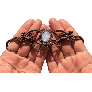 Collier ras du cou en macramé fait main avec pierre de lune, vente en gros, style bohème, tissé, plaqué bronze antique, lune croissante, cristal de déclaration - Product Image 1