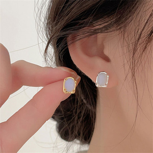 Aretes de Plata 925 con Forma de Flor CANNER, Aretes Pequeños Asimétricos con Baño de Oro y Circonitas, Estilo Coreano para Chicas - Product Image 5