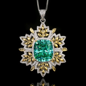 Collier pendentif flocon de neige grand format en cuivre plaqué or avec zircone cubique, écologique et de qualité supérieure, 14*16MM, pour femmes, idéal pour les banquets - Product Image 3