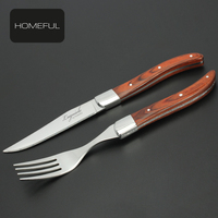 Ensemble professionnel de 2 couteaux à steak dentelés Laguiole avec manche en bois Pakka