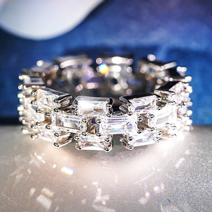 Anello Nuziale con Pavé per Donne, Elegante Gioiello da Dito di Lusso alla Moda - Product Image 3